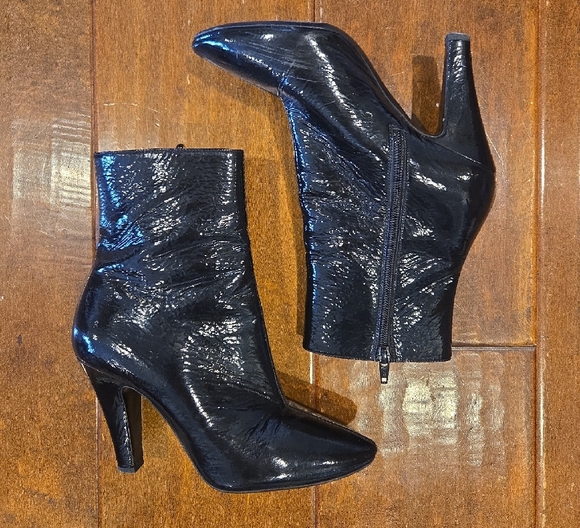Elegant Black Ankle Boots - Picture 1 of 10